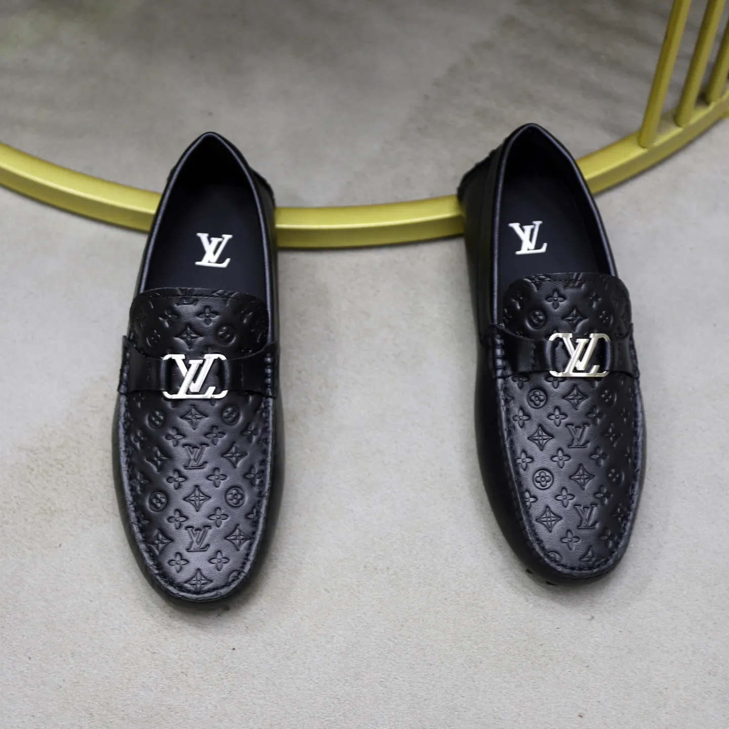 Ex-factory price: 480💰【LV】Louis Vuitton ⚠️High-end men’s driving and pedal series ⚠️38-44 (customized for 45) ⚠️All original cowhide leather! Thick and soft! Made entirely of calfskin lining! The latest non-slip beanie sole! Three-dimensional package technology! Fashionable and classic! Handicrafts! Original high quality! Feel free to compare!